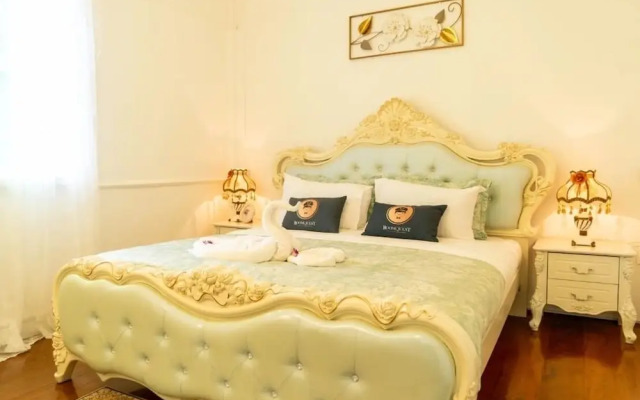 RoomQuest Baan Khun Phra The Iconic
