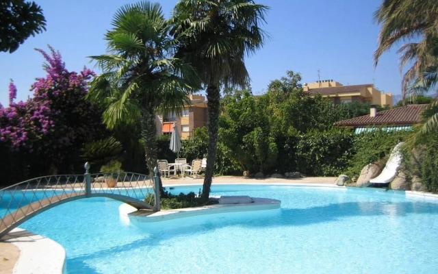 Hotel Casa Ceremines