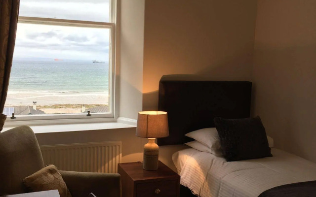 Invernairne Guest House