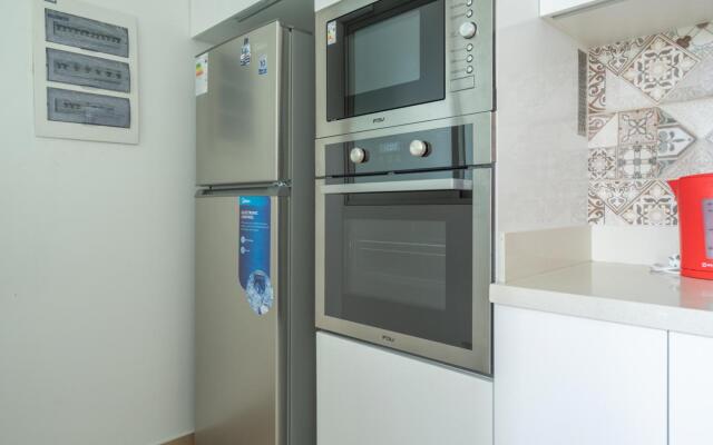 Exclusive Penthouse With Private Rooftop Jacuzzi BBQ Game Room