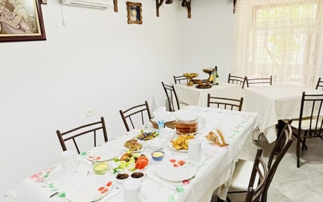 Denis Guest House