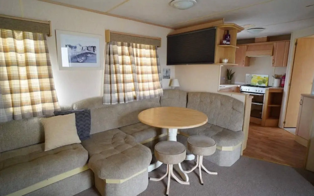 Pets go Free Family 3 Bed Caravan With Decking