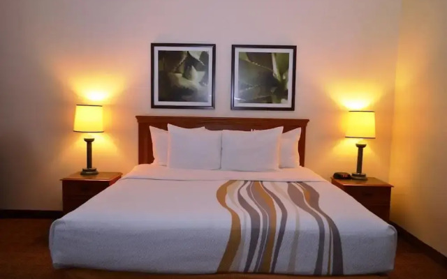 La Quinta Inn & Suites by Wyndham Lakeland East