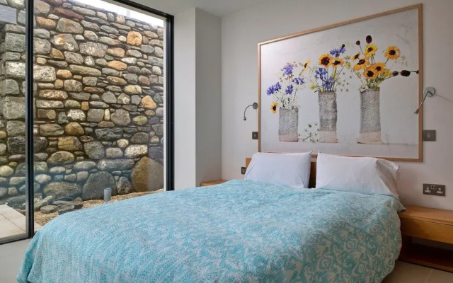 Clifftop Retreat in Criccieth With Stunning Views
