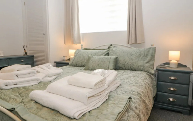 The Hideaway @ Waverton Villa