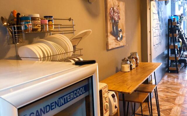 MeU2 And iSmile Hostel