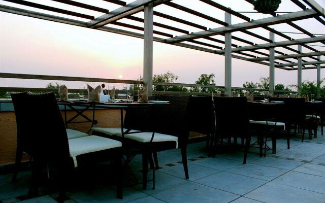 Tavisha Hotel