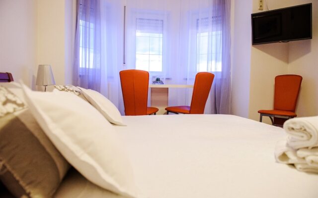 Apartment And Rooms Ana