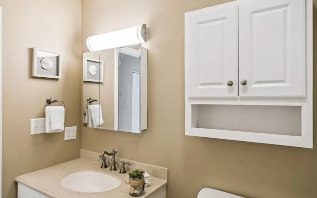 8226 is an upstairs pet friendly studio located in Sandpiper Cove by RedAwning