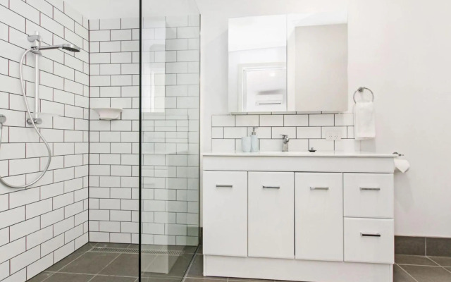 Fielding's Lair - the ultimate family retreat - House & Bungalow