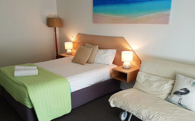 Outrigger Burleigh