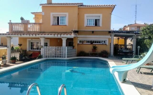 Casa Con Gran Piscina Privada