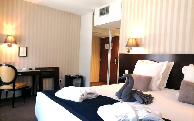 Henry II Hotel