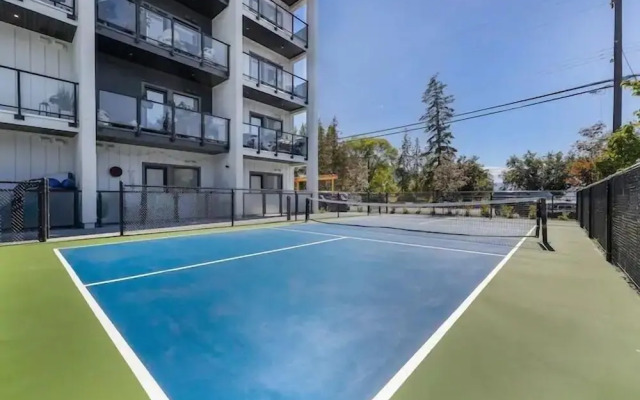 Romantic Lakeside Studio Suite