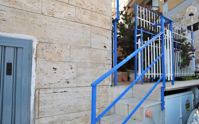 Air-conditioned Apartment With Patio, Wifi and Parking