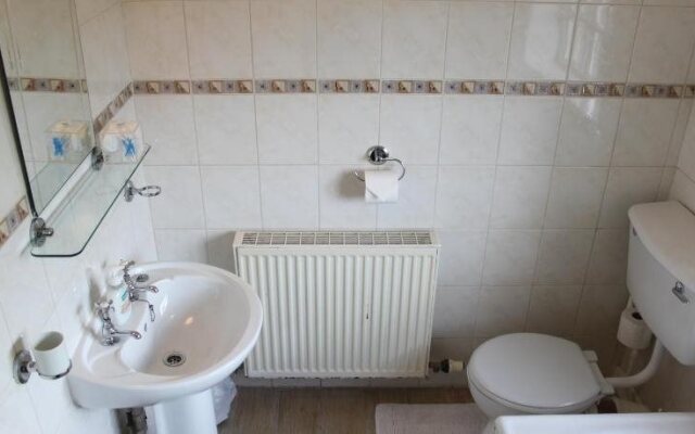 Ingon Bank Farm Bed And Breakfast
