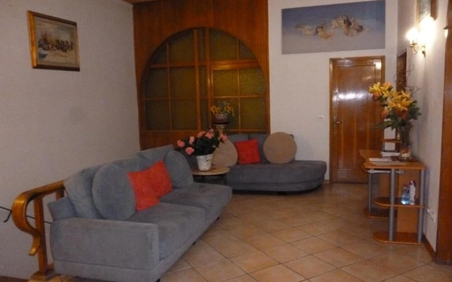 Lastra Bed & Car