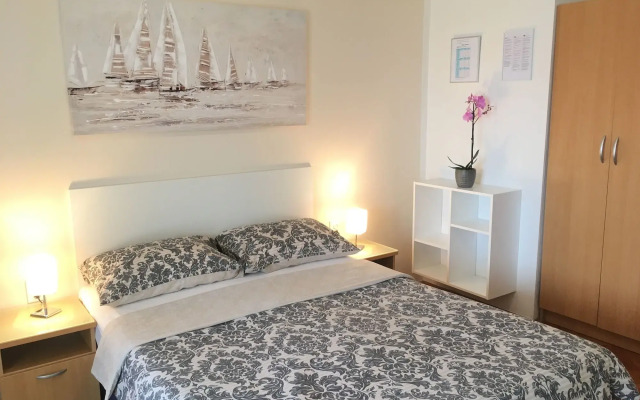 Apartments & Rooms Petra
