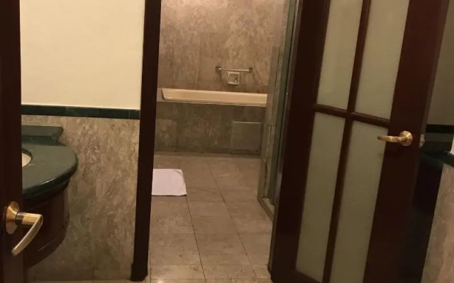 Raintree Service Suite At Times Square Kl