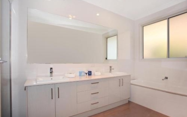 59 Banksia Avenue Coolum Beach - Pet Friendly, Linen included, 500 BOND – Guest Rooms – Coolum Beach