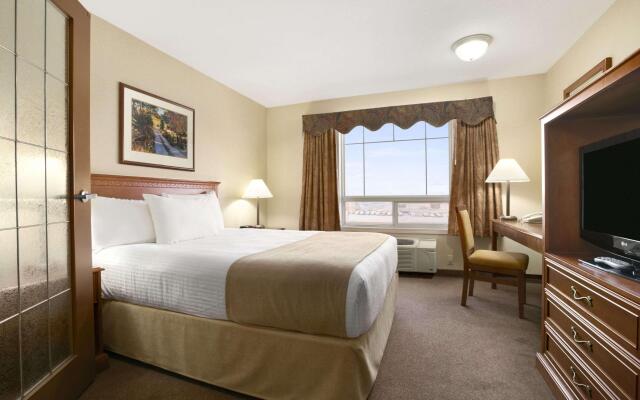 Super 8 By Wyndham High Level Ab