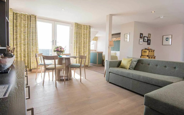 The Waterside Hotel