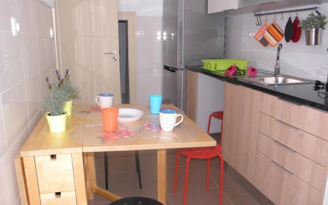 Sunny orange garden apartment in central Lisbon