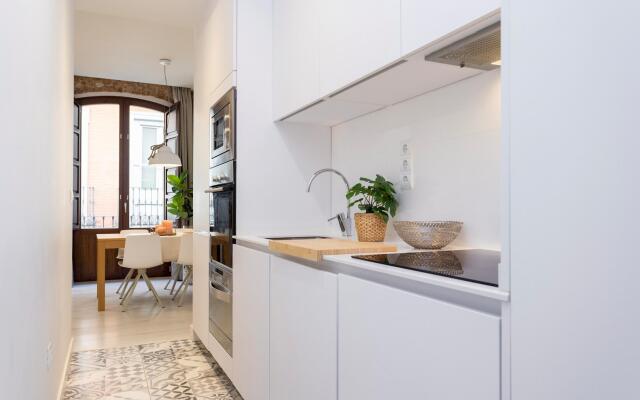 Lovely one-bedroom apartment near the Cathedral. Zacatin 102