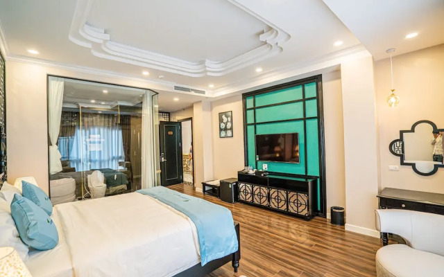 Luxury Hotel