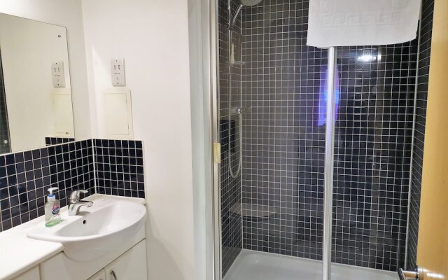 BookedUK - Home from Home Apartment