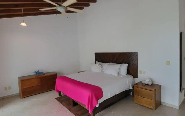 Heated Pool & Chef with Full Staff Included - 30 guest