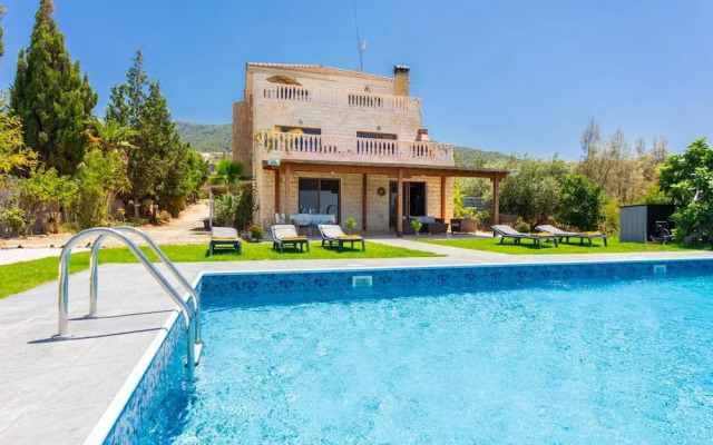 Villa Beach Heaven in Pomos