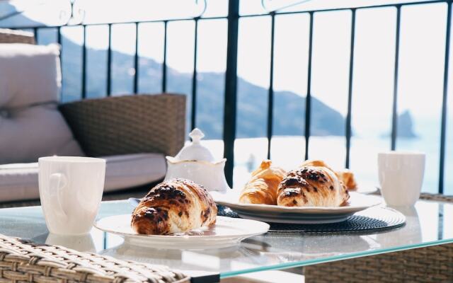 Maison du Soleil by CorfuEscapes