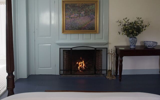 The Deacon & James Pharmacy B&B