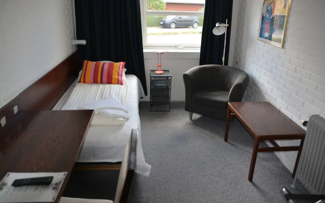 Dolphin Hotel Annex
