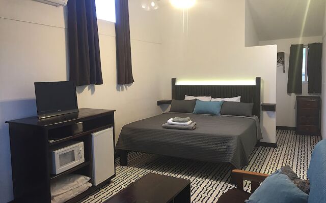 Parham Plaza Hotel