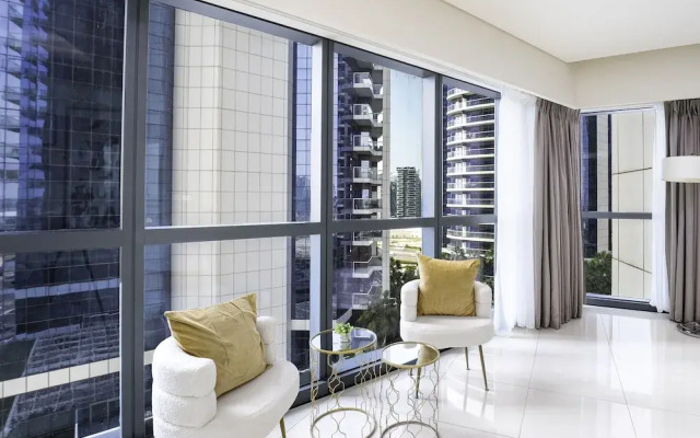 Glamorous 2BR in Damac Paramount Tower
