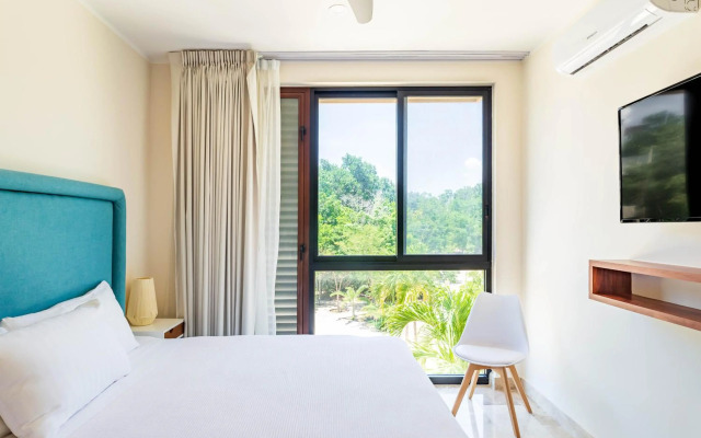 Ultra Luxury Condo, Rooftop Pool and HIGH SECURITY, Viva Residence