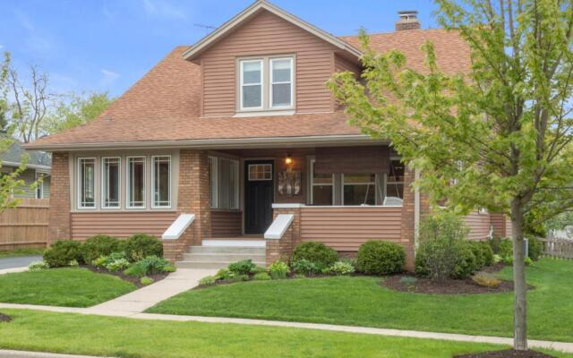 Gorgeous Downtown Bungalow, Walk Everywhere!!!