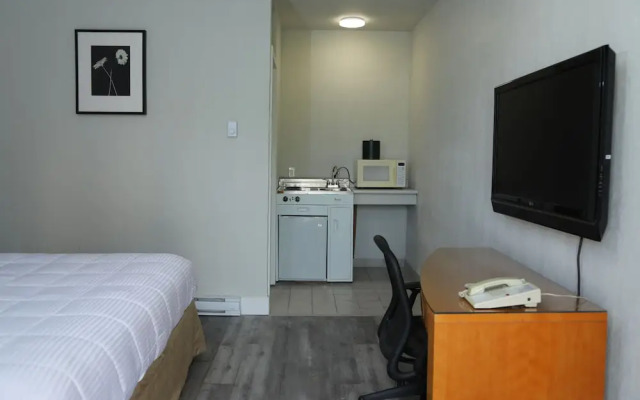 Queensway Court Motel