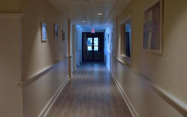 Mystic River Hotel & Suites Near Casinos