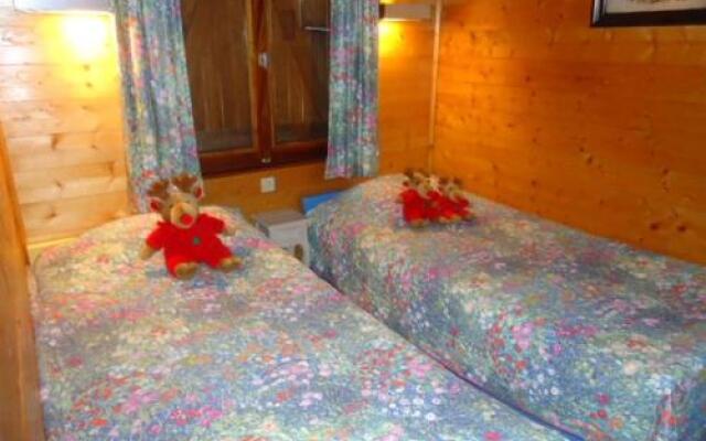 House Chalet savoyard - simplicité, pistes, calme et vue (bat215)