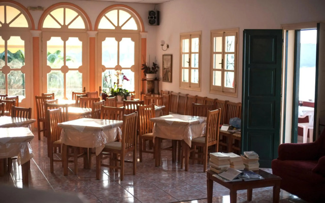 Apraos Bay Hotel