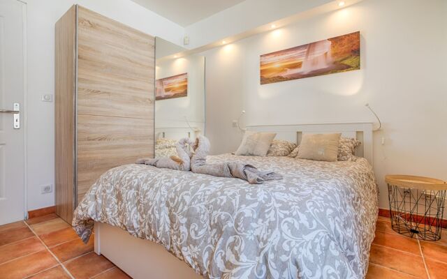 Relax piscine pétanque sauna jardin