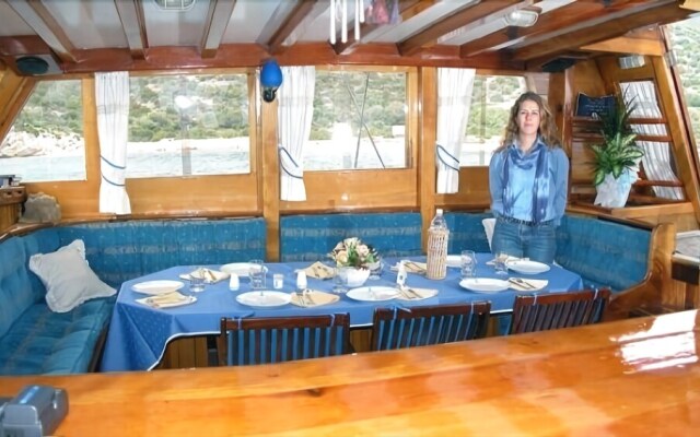 Boat and Breakfast
