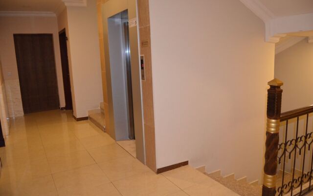 Golden Night Apartments