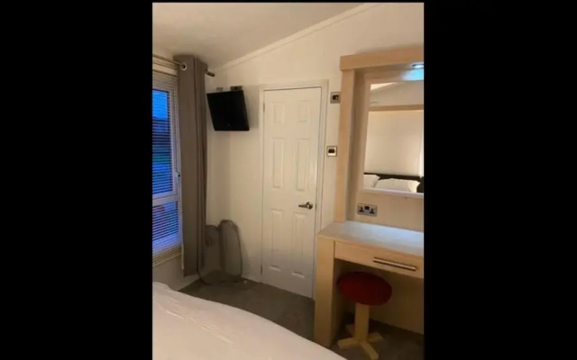 Charming 2-bed Lodge in Pwllheli, North Wales