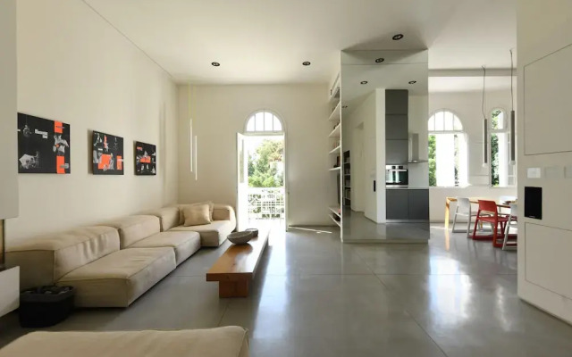 Modern & Bright 3BR apt with 2Balconies