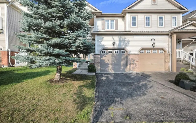 Spacious Whitby Haven 3BR Home Parking