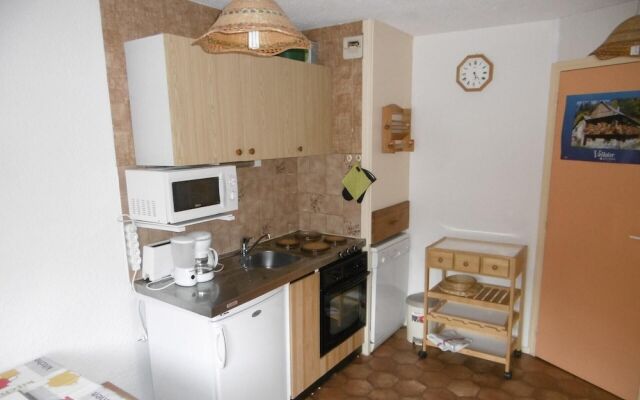 Betelgeuse N°55 : Studio 4 Personnes / Studio 4 People